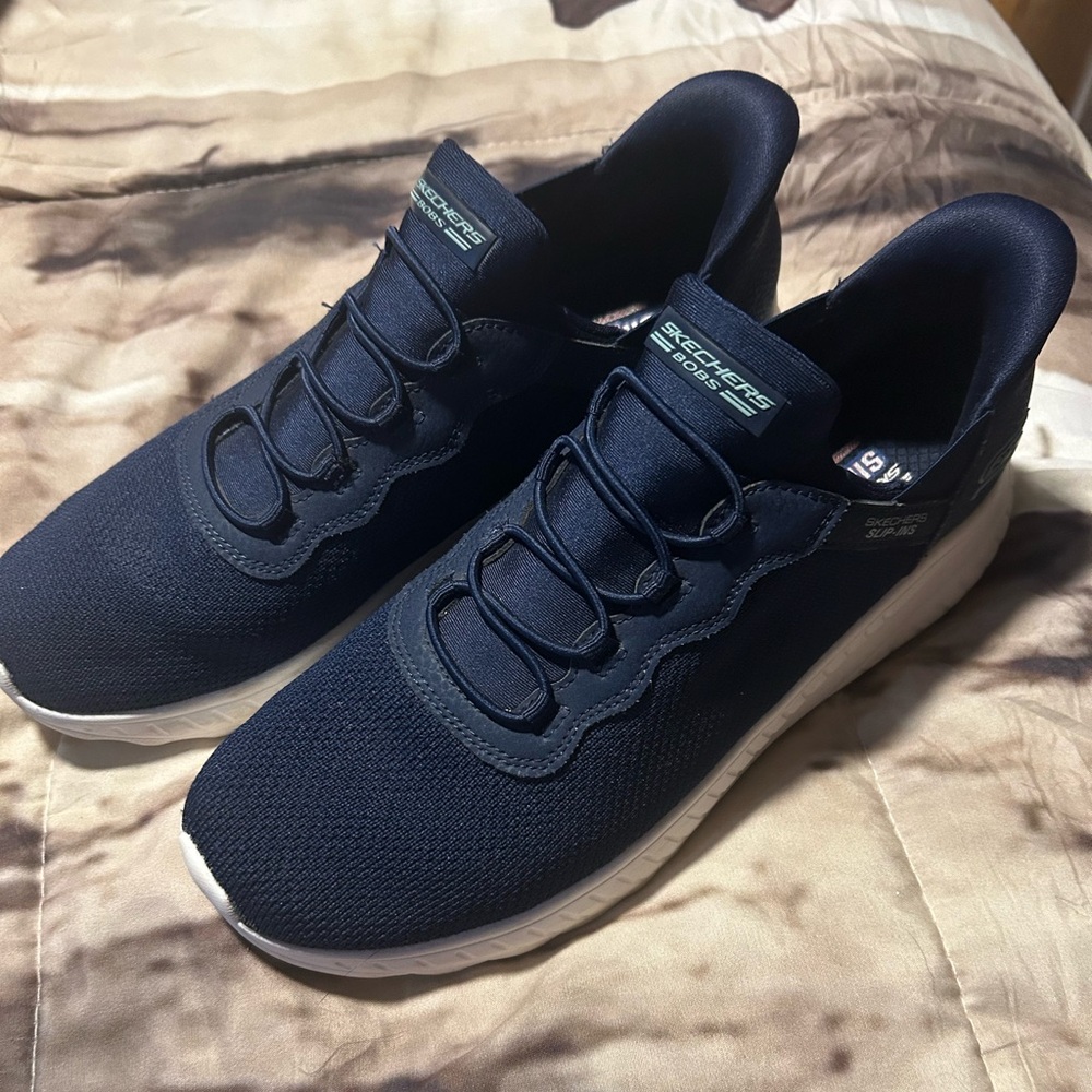 Women’s size 9 skechers slip-in tennis shoes worn couple times